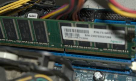 Выключается монитор при запуске Windows или во время игры: что делать?